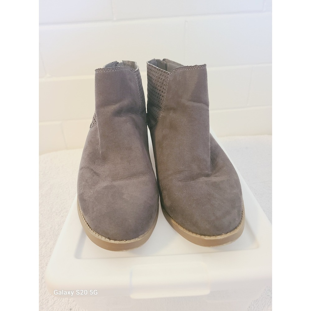 DV by Dolceโ Vita Women's Gray Perforated Ankle Boots Size 7.5 Side Zip